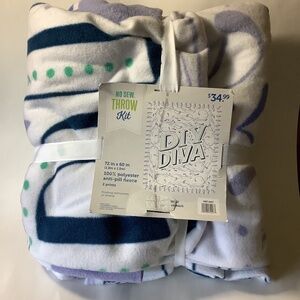 No sew throw kit blanket  DIY Diva